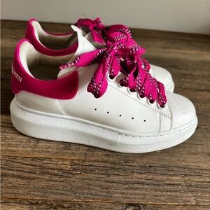 ALEXANDER MCQUEEN SNEAKER. SIZE 35. 🩷